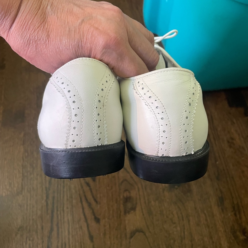 Mizuno White Athletic Golf Cleats Shoes for Optimal Performance 10.5 - Picture 5 of 7
